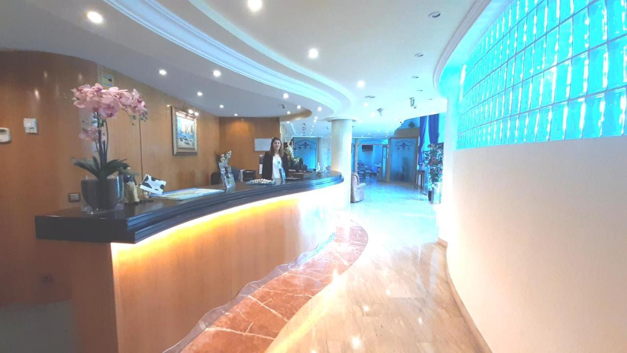 Hotel Nueva Plaza Maliano Exterior photo